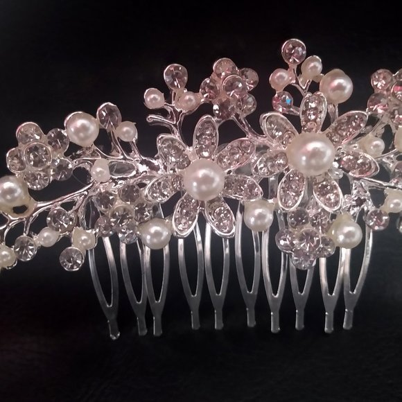 White Crystal And Pearls Bridal Hair Comb-Bridal Crystal Hair Accessory - Picture 9 of 13